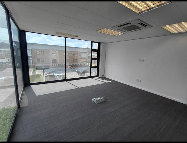 383M² OFFICE TO LET IN PAULSHOF